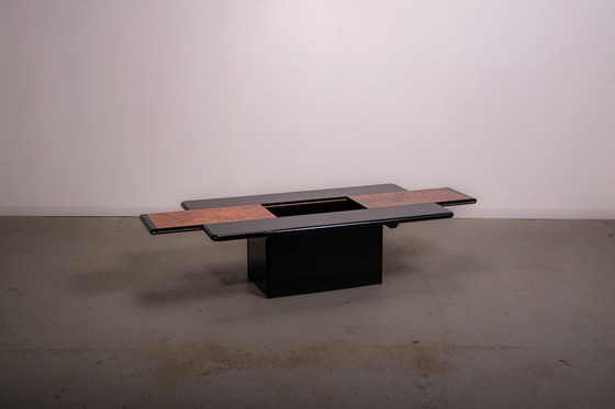 Image 1 of Hochglanzlackierter Couchtisch mit versteckter Bar und Wurzelholzfurnier, ca. 1980