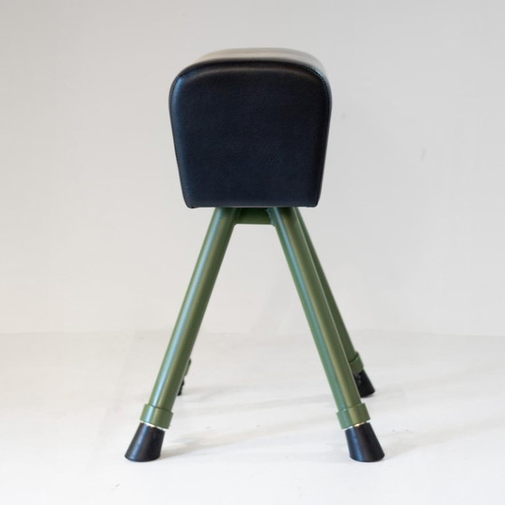 Image 1 of 1x panca industriale moderna di metà secolo per cavalli, metallo verde e pelle nera