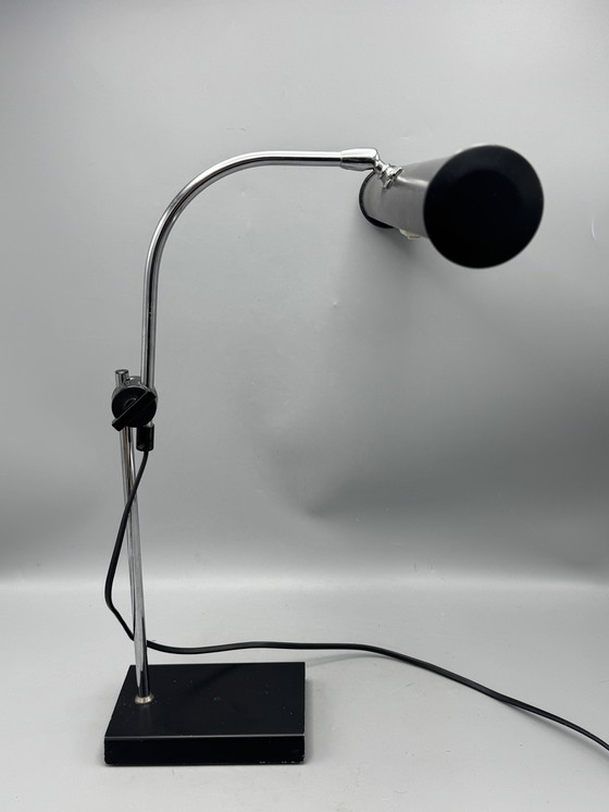 Image 1 of Stijlvolle verstelbare bureaulamp van OMI – Mid-Century functionaliteit met een strakke moderne uitstraling