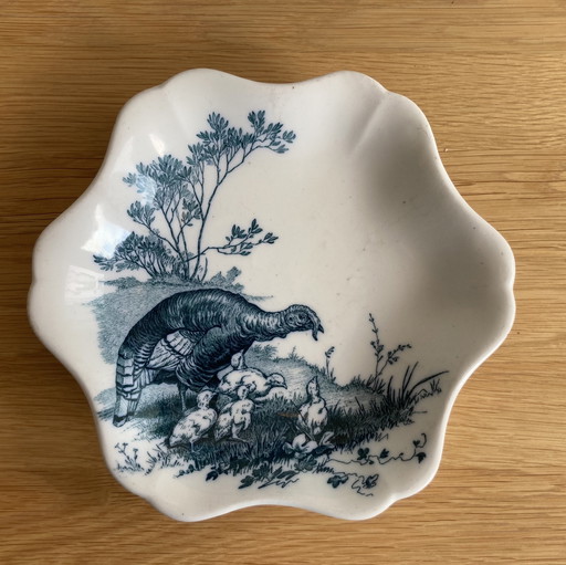 Charming Scalloped Bowl 19th Century Wedgwood