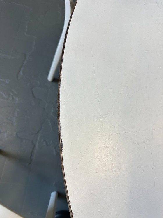 Minimalistische Eethoek / Vergaderset: Vintage Ronde Tafel (Ø 140 Cm) + 4x IKEA JANINGE Designstoelen (photo 4 of 6)