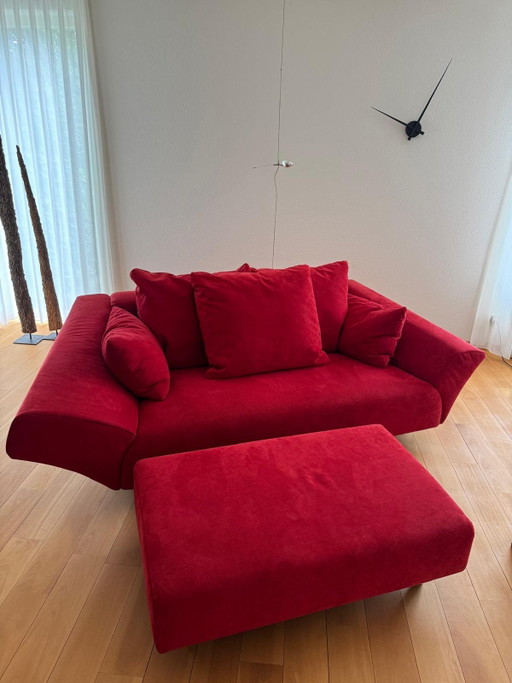 Magnifique canapé rouge design Rolf Benz avec pouf