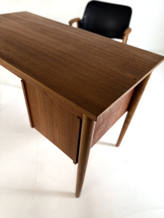 Image 1 of Dänischer Schreibtisch aus Teakholz, 1960er Jahre