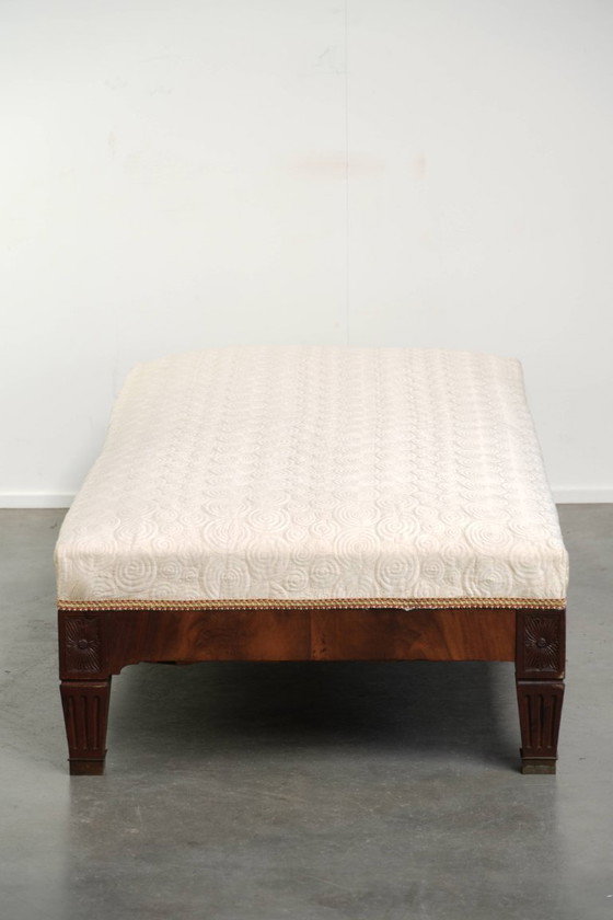 Beautiful antique French bench/window bench from the 19th century in Empire style with a silk seat with an (photo 5 of 12)