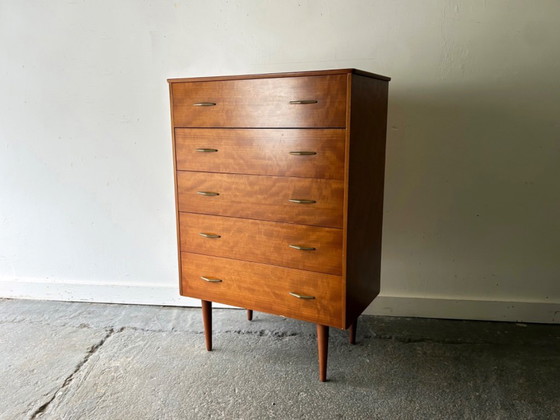 Image 1 of Vintage ladekast van notenhout met messing handgrepen uit het midden van de 20e eeuw, jaren 1950-1960.
