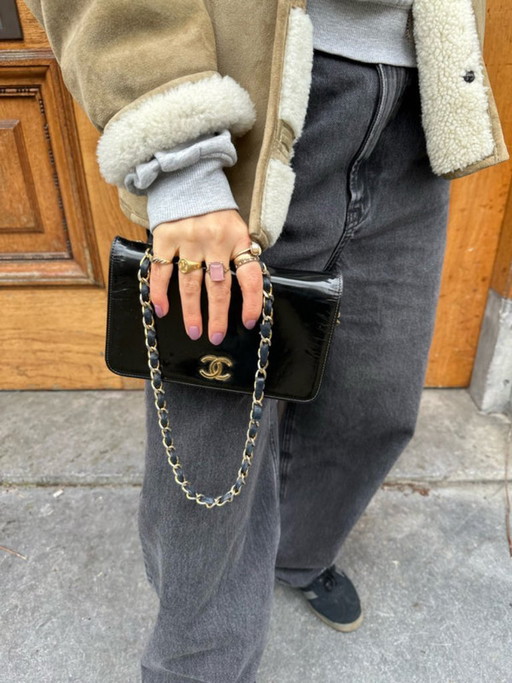 Portafoglio Chanel con catena, nero