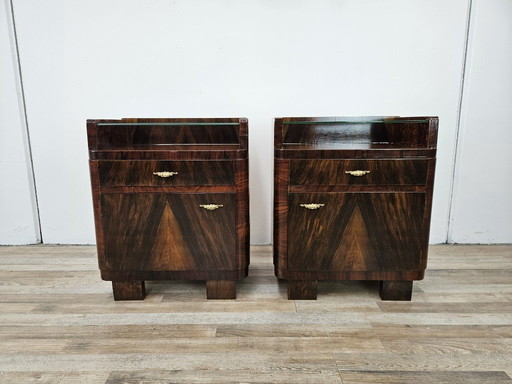 1940s Art Decò bedside tables in walnut with glass top