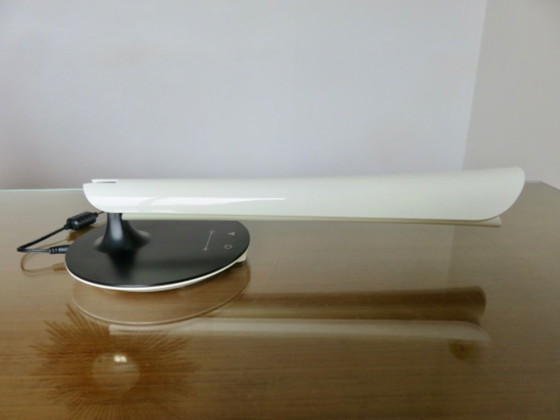 Image 1 of Lampe de bureau design en polycarbonate blanc et noir