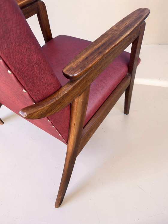 Image 1 of Ensemble de fauteuils design vintage – similicuir rouge et teck (années 1960)