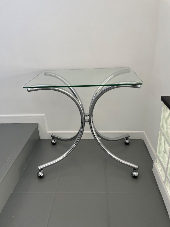 Image 1 of Salontafel van chroom en glas met wielen