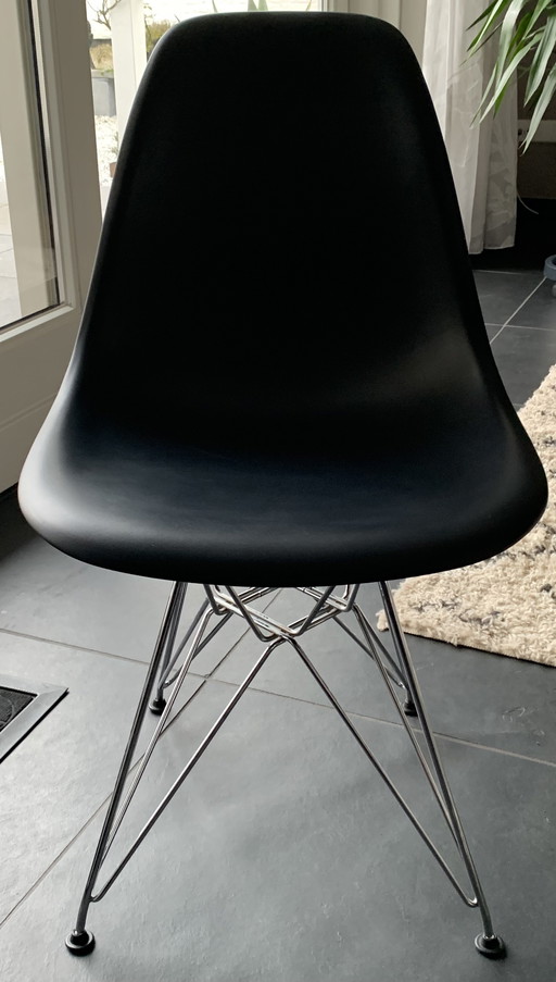 6x Vitra Eames stoelen