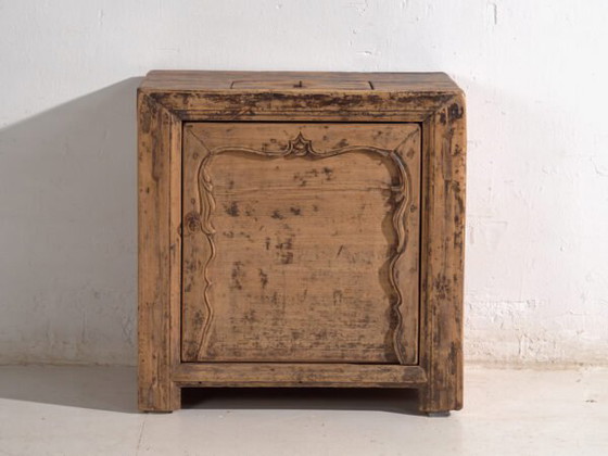 Shanxi low cabinet in elm with carved door – China, circa 1930 – Sideboard cabinet, Iron (photo 26 of 40)