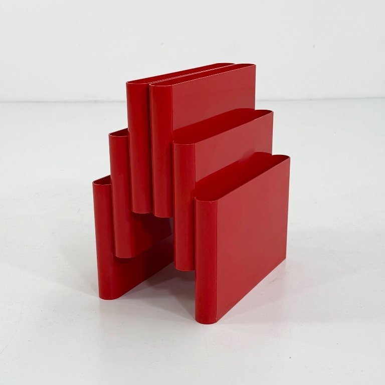 Red Magazine Racks Red Magazine Rack by Giotto Stoppino for Kartell, 1970s | €350 | Whoppah