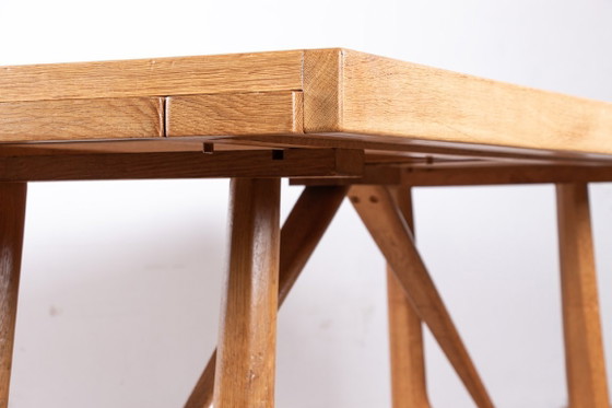 Image 1 of Gran mesa de comedor extensible de roble, diseñada por Guillermo y Chambron para Votre Maison en 1960.