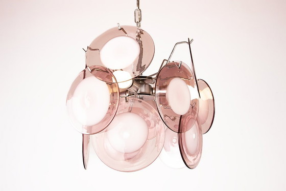 Image 1 of Lampadario “Space Age” composto da 15 pendenti in vetro di Murano rosa e bianco, modello “Disc” di Gino Vistosi 1970.