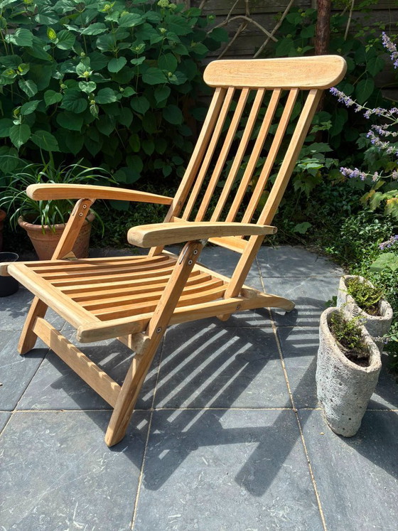 Image 1 of Fauteuil lounge spacieux en teck massif avec repose-pieds, style anglais chic