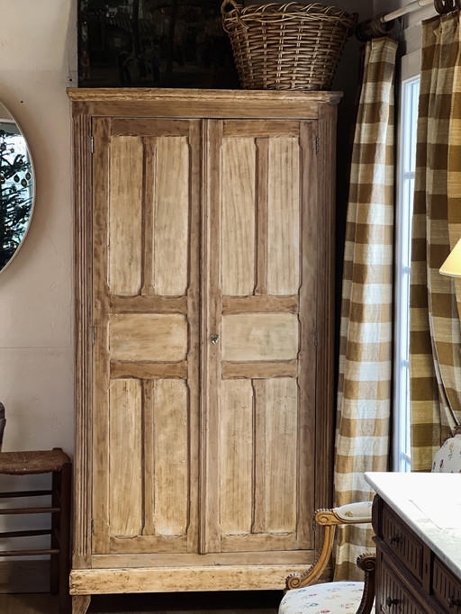 Armadio parigino in legno massello