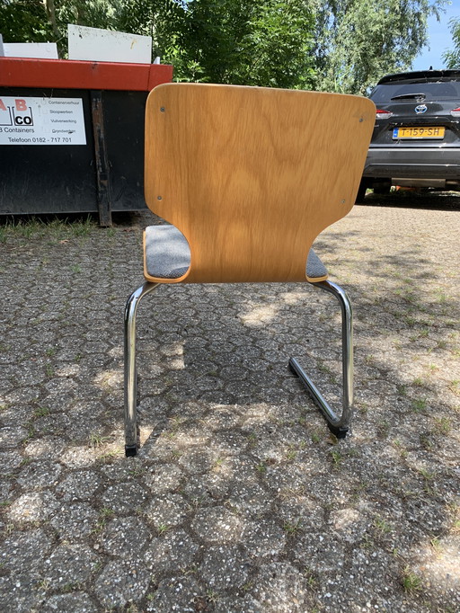 2 chaises (ancien mobilier de la TU Eindhoven)