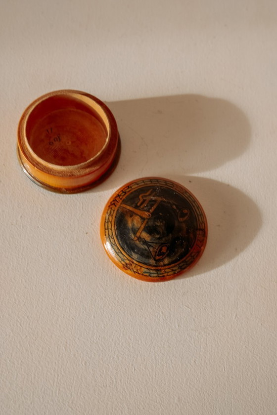 Image 1 of Boîte à bijoux avec le signe astrologique de la Balance