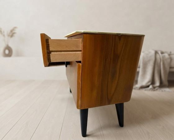 Volledig gerestaureerd nachtkastje van Jindřich Halabala voor UP Závody, Mid-Century Modern, jaren 50, (photo 12 of 16)