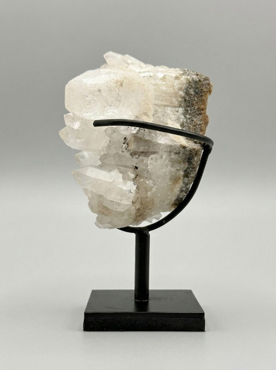 Image 1 of Duo decorativo: sfera di diaspro Maligano e gruppo di quarzo su piedistalli.