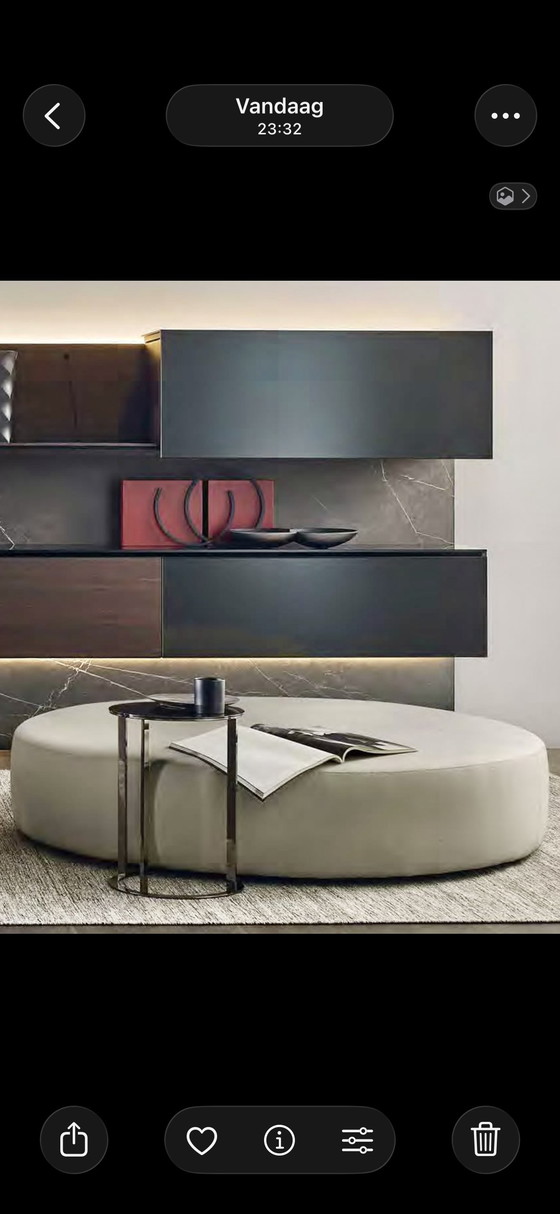 Image 1 of Salontafel poef Ottoman in Taupe leer