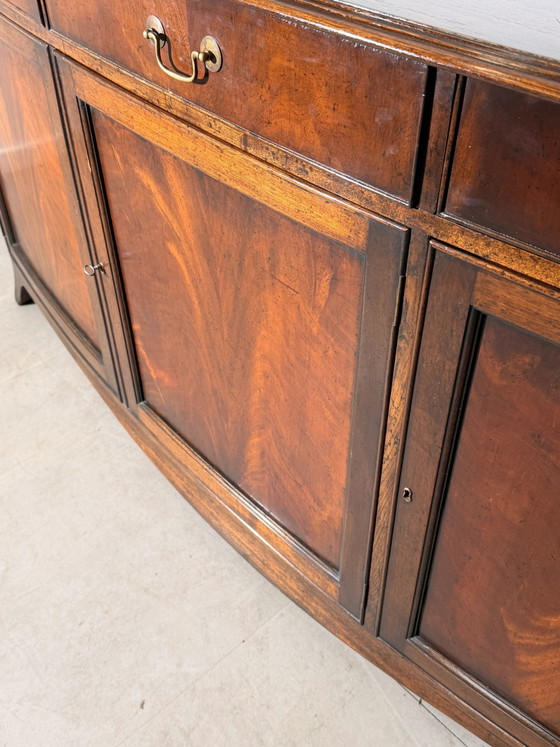 Großes antikes Mahagoni-Sideboard mit Bogenfront (photo 7 of 8)