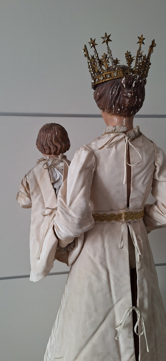 Image 1 of Wunderschöne antike Pfahlmadenfigur aus dem 18. Jahrhundert