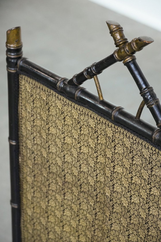 Image 1 of Antiek Frans faux bamboo haardscherm met een luxe stof