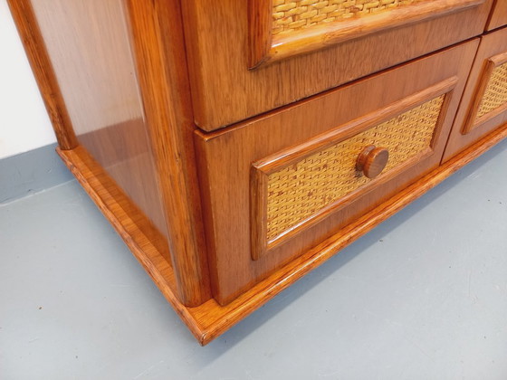 Image 1 of Armadio vintage Maugrion in rattan intrecciato e legno per Roche-Bobois, risalente agli anni '70.