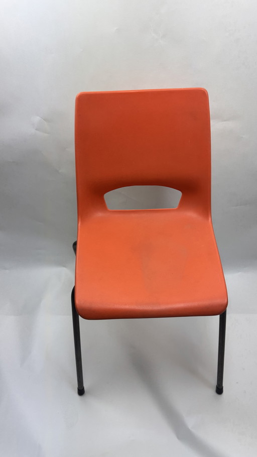 Ahrend the Circle design Philippus Potter orange chairs
