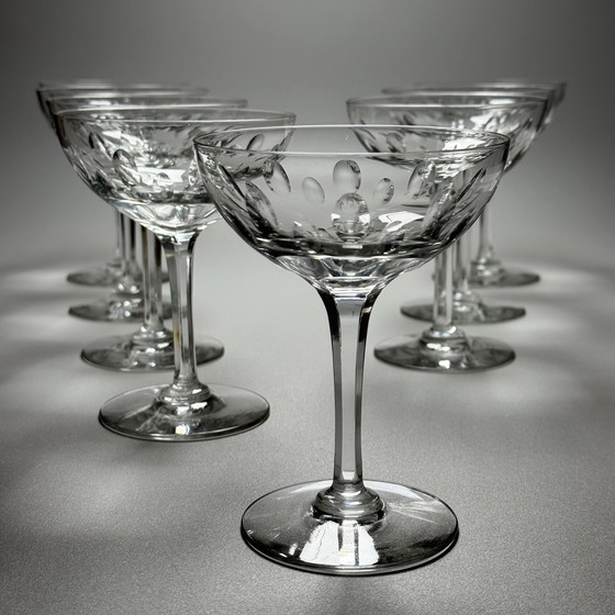 Image 1 of Set van 8 Art Deco champagnecoupéglazen (jaren 1920-1930) – halfkristal, handgegraveerd