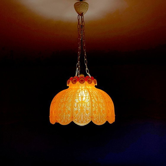 Lampadario a sospensione in acrilico rosso stile rustico con effetto pizzo, Ucraina, anni '70 (photo 8 of 19)