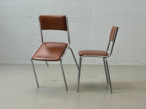 2 vintage Italiaanse stapelstoelen in chroom en bruin kunstleer, jaren 80 – Eetkamerstoelen, Chrome (photo 11 of 11)