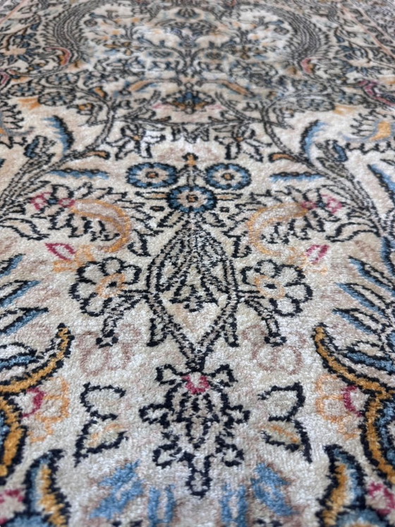 Image 1 of Tappeto persiano in seta Ghoum 93x153cm