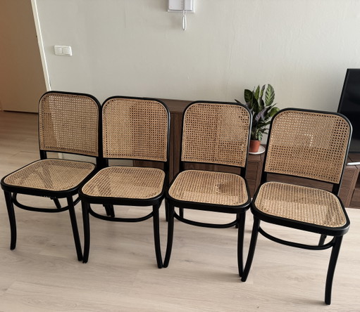 4 schwarze Stühle im Thonet-Stil mit Rattansitzen