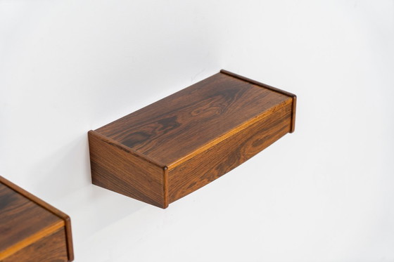 Image 1 of Pareja de mesitas de noche flotantes en palisandro (Dinamarca, años 60).