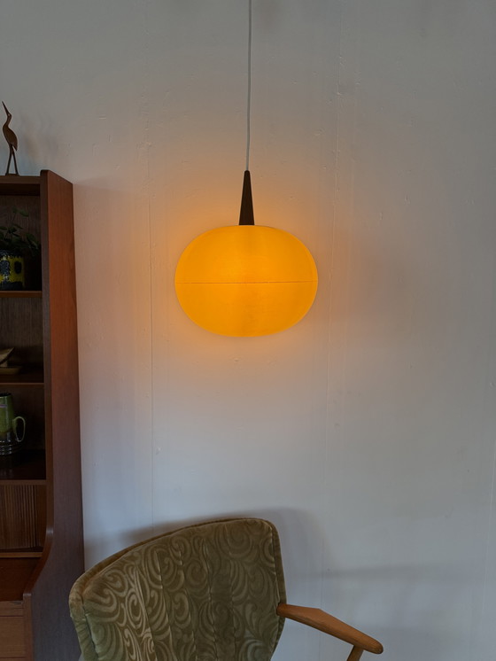 Image 1 of Lampada a sospensione vintage danese in teak e plastica anni '60