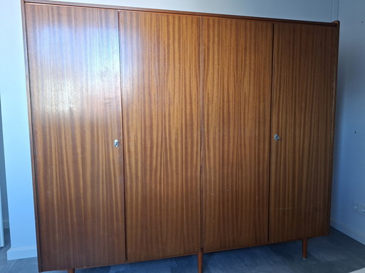 armoire en teck du milieu du siècle