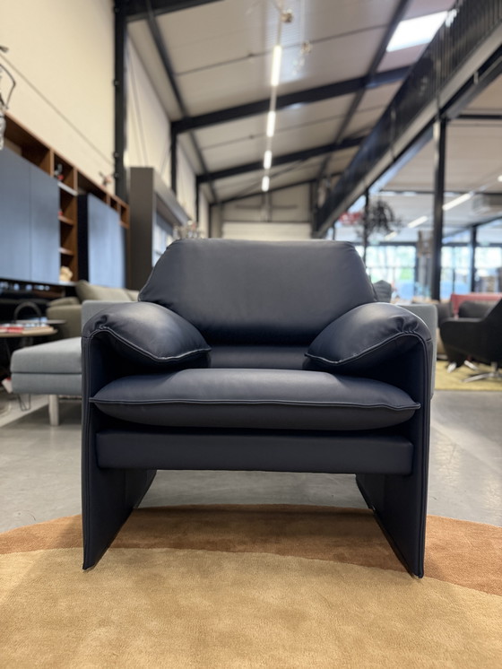 Image 1 of Leolux Bora Beta Armchair Ceras Mazerine Leather