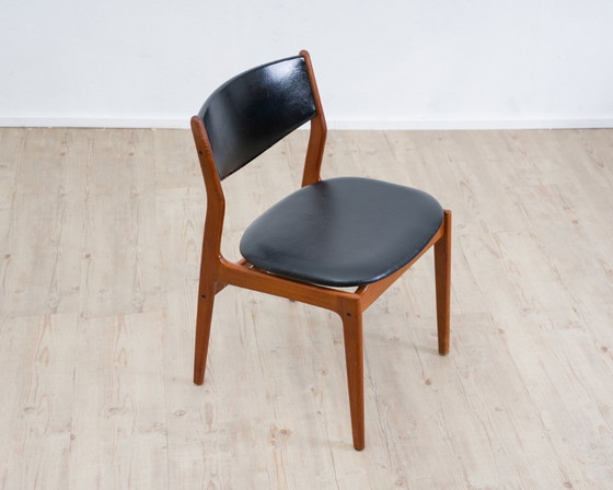 Image 1 of Een Deense eetkamerstoel. Teakhout, kunstleer. Fabrikant: Glostrup