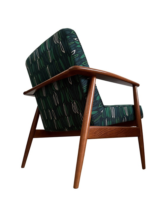 Image 1 of Set middeneeuwse fauteuils, door Juliszu Kędziorek in groen jacquard, jaren 1960