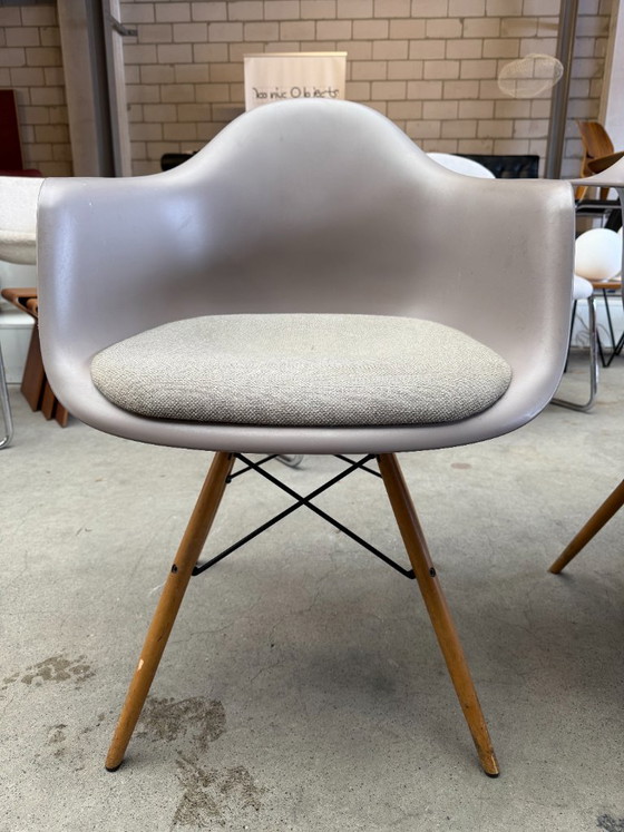 Poltrona Vitra Eames DAW, Charles e Ray Eames (disponibilità: 2) – Poltrone, Metallo, Plastica (photo 6 of 11)