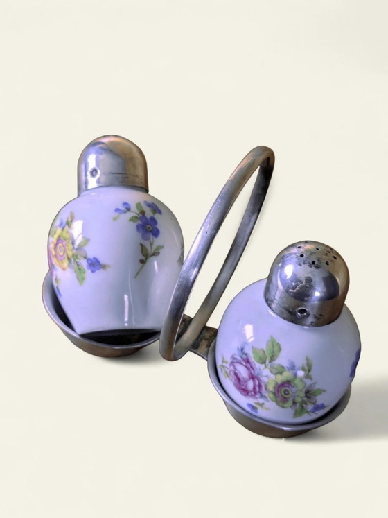 Set Saliera e Pepiera Vintage | Ceramica e Metallo Anni '60 | Decorazione Floreale con Supporto di Thomas (photo 10 of 10)