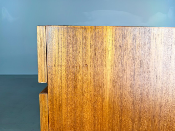 Image 1 of Aparador de anillo original de mediados de siglo en nogal, década de 1960