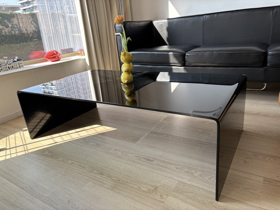 Image 1 of Black high-gloss glass coffee table