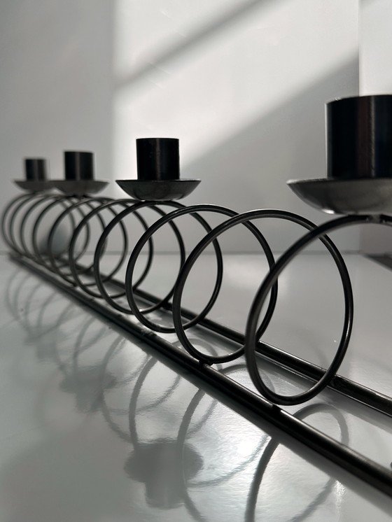 Image 1 of Portacandele in metallo grande, a spirale nera, vintage, anni '80, '90, Memphis, Milano, postmoderno, portacandele