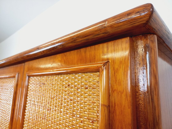 Image 1 of Armadio vintage Maugrion in rattan intrecciato e legno per Roche-Bobois, risalente agli anni '70.