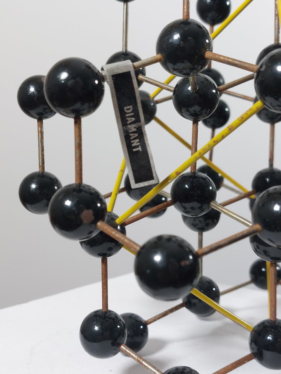 Image 1 of Ancien modèle structural, outil pédagogique de chimie, atomes, République tchèque, diamant