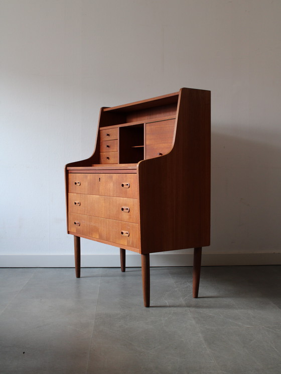 Image 1 of Scrivania danese vintage in teak